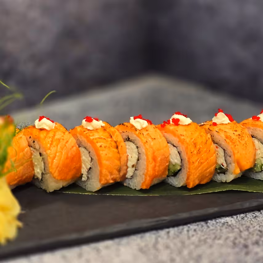 Фото Ролл татаки с форелью